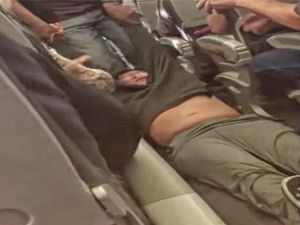 Netizen Serukan Boikot Pesawat United