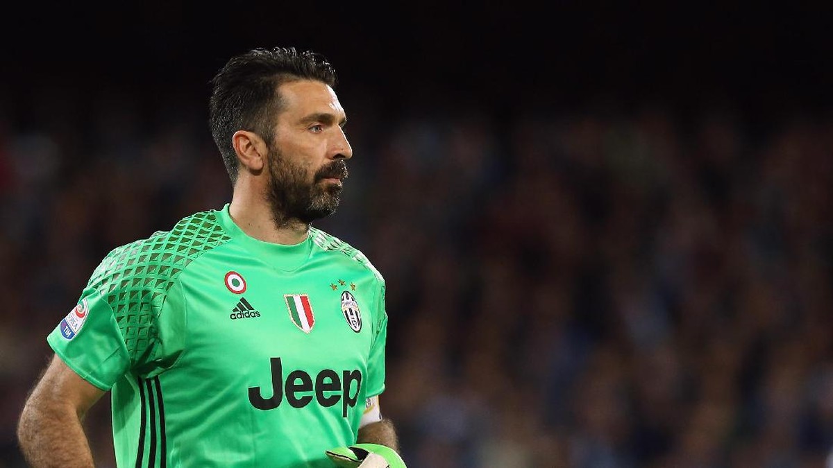 Gianluigi Buffon saat menghadapi Napoli. Buffon akan memimpin Juventus di lapangan pada final Liga Champions 2017 akhir pekan ini. (Foto: Getty Images Sport/Maurizio Lagana)