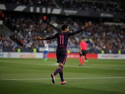 Neymar dan Sepatunya yang Merepotkan