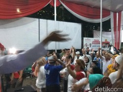 Nobar di Posko Pemenangan Anies-Sandi Meriah Saat Jeda Debat