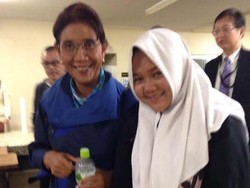 Gadis Ini Menangis Bertemu Menteri Susi di Jepang