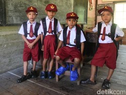 Bantuan dari Jokowi Sudah Diterima Siswa SD di Bengkayang