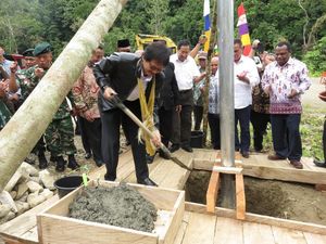 Perbatasan RI-Papua Nugini Terlistriki 24 Jam Mulai 2018