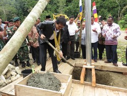 Perbatasan RI-Papua Nugini Terlistriki 24 Jam Mulai 2018