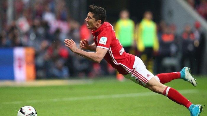 Kroos Berharap Lewandowski Bisa Main