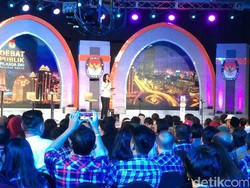 Buka Debat Final, Ira Koesno: Saya Tak Akan Menjabat Tangan