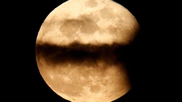 Melihat Fenomena Supermoon di Macedonia