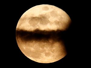 Melihat Fenomena Supermoon di Macedonia