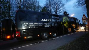 Suasana Penyisiran TKP Ledakan Bus Dortmund