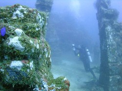 Cuma di Bali, Ada Pura di Bawah Laut