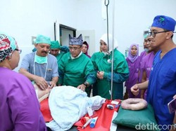 Bupati Banyuwangi Jenguk Farhan Pasien Hydrocephalus