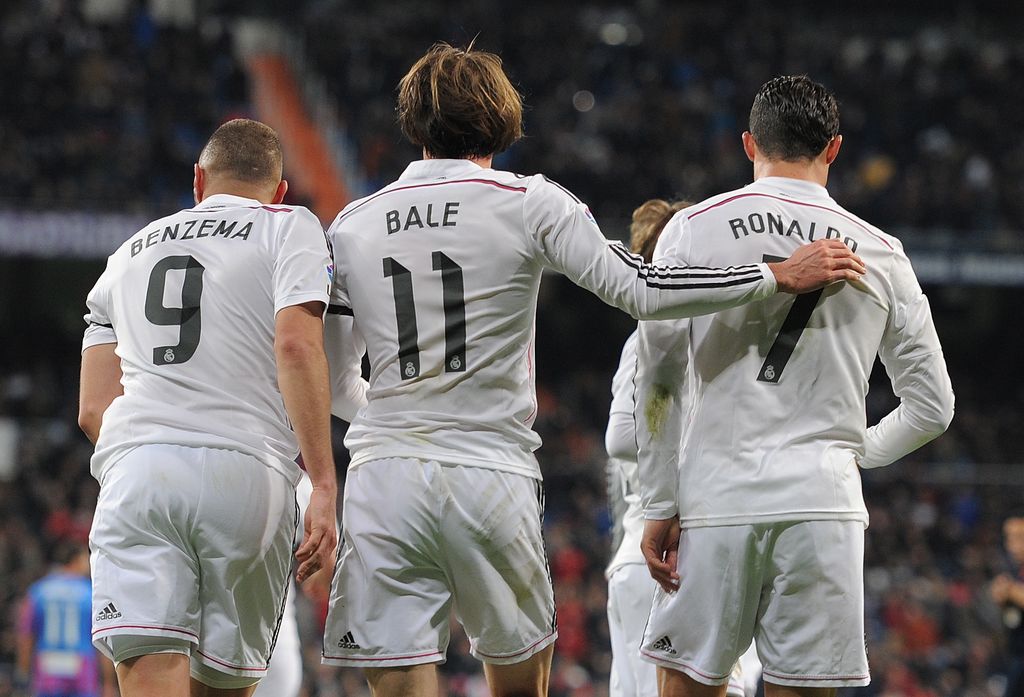 MADRID, SPAIN - MARCH 15:  Gareth Bale of Real Madrid celebrates with Cristiano Ronaldo and Karim Benzema  after scoring Real's opening goal during the La Liga match between Real Madrid CF and Levante UD at Estadio Santiago Bernabeu on March 15, 2015 in Madrid, Spain.  (Photo by Denis Doyle/Getty Images)