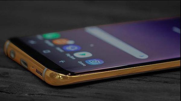 Kemewahan Galaxy S8 Berbalut Emas 24 Karat