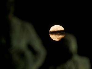 Video: Fenomena Supermoon di Langit Gunung Agung