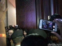 Keributan Kecil Sempat Terjadi Jelang Jeda Debat Pilgub DKI