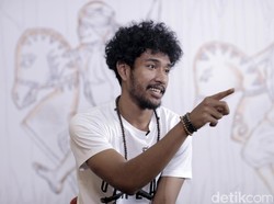 Lagu Penyembuh Patah Hati dari Teddy Adhitya