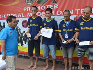 Polisi Tangkap Komplotan Penipuan Kartu Kredit Berkedok Diskon Polisi Tangkap Komplotan Penipuan Kartu Kredit Berkedok Diskon