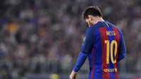 Lionel Messi tertunduk lesu usai dikalahkan Juventus. Giorgio Perottino/Reuters.