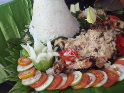 Festival Banyuwangi Kuliner Promosikan Kuliner Legendaris Pecel Pitik