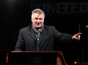 Alec Baldwin Tewaskan Kru Film, AS Akan Bela Taiwan Jika Diserang China Alec Baldwin Tewaskan Kru Film, AS Akan Bela Taiwan Jika Diserang China