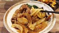 Gurih Hangat Sanuki Udon dan Rice Bowl Bertabur Daging Cincang