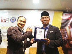 Sabet Award Tokoh Inspirasi, Ridwan Kamil Minta Anak Muda Pede