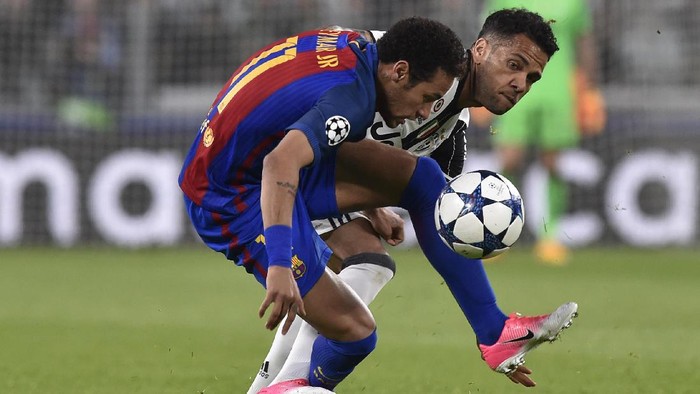 Dani Alves: Juve Menang Bukan karena Barca Lemah