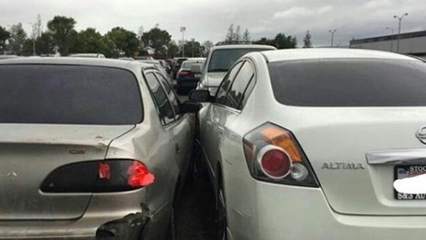 Potret Parkir Horor Pegawai Tesla yang Mencuat di Medsos