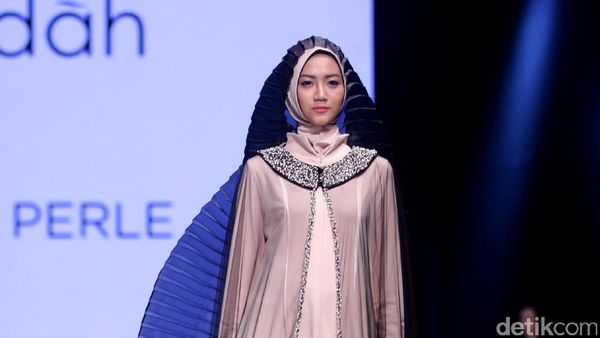 Foto: Koleksi Irna La Perle di Muslim Fashion Festival 2017