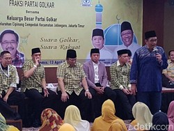 Nusron Dampingi Djarot Hadiri Pengajian di Rumah Agung Laksono