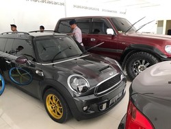 BMW hingga MINI Cooper, Ini Mobil Mewah Sekretaris Komura