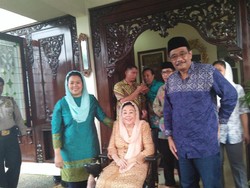 6 Hari Jelang Pencoblosan, Djarot Sambangi Rumah Istri Gus Dur