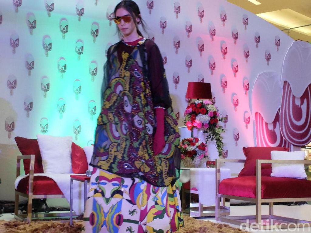 Mel Ahyar First Padukan Unsur Tren 2017, Tabrak Motif & Warna Botanikal Mel Ahyar First Padukan Unsur Tren 2017, Tabrak Motif & Warna Botanikal