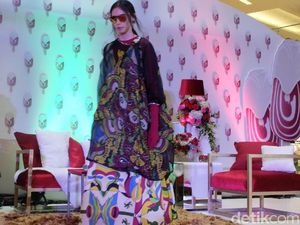 Mel Ahyar First Padukan Unsur Tren 2017, Tabrak Motif & Warna Botanikal Mel Ahyar First Padukan Unsur Tren 2017, Tabrak Motif & Warna Botanikal