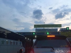 Polisi: Macet Parah di Tol Jakarta-Bekasi karena Proyek LRT