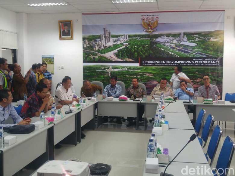Komisi IV DPR Kunjungi Pabrik Semen Rembang Komisi IV DPR Kunjungi Pabrik Semen Rembang