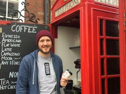 Inikah Kafe Terkecil di Dunia? Ada dalam Bilik Telepon!