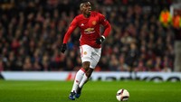 Paul Pogba merupakan klien Raiola yang masih menyandang predikat pemain termahal dunia setelah direkrut Manchester United musim panas tahun lalu. (Foto: Stu Forster/Getty Images)