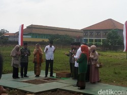 Jokowi Letakkan Batu Pertama Pembangunan Ponpes Buntet Cirebon