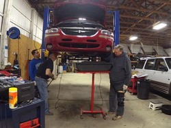 Gratis Servis Mobil di Bengkel Ini