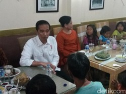 Warga Cirebon: Alhamdulillah, Bisa Makan Bareng Pak Jokowi