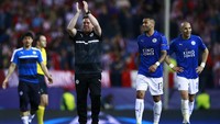 Craig Shakespeare didepak dari kursi kepelatihan Leicester City setelah dalam delapan laga Premier League musim ini cuma meraih 1 kemenangan, 3 imbang, dan 4 kekalahan. (Foto: Gonzalo Arroyo Moreno/Getty Images)
