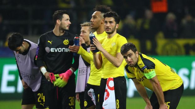 Sokratis Papastathopoulos (kanan) salah satu pemain incaran Unai Emery.
