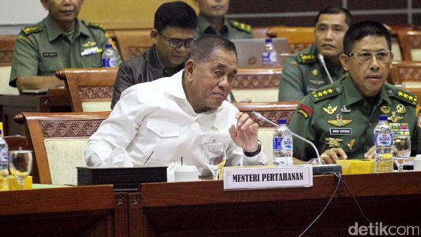 Menhan Raker dengan Komisi I DPR