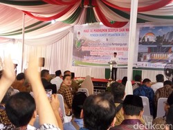 Di Ponpes Buntet Cirebon, Jokowi Kenang Momen Payungi Raja Salman