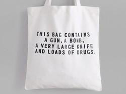 Brand Ini Dikecam karena Rilis Tas Bertema Terorisme