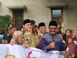 Didukung Relawan Sunda Jakarta, Djarot Diberi Kujang