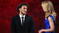 Peraih golden ball Piala Dunia 2010, Diego Forlan, juga didapuk untuk mengocok undian fase grup. Dia adalah bintang timnas Uruguay (Getty Images Sport/Dennis Grombkowski)
