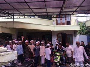 Teriakan Usir dan Pergi Menggema Usai Djarot Salat Jumat di Tebet