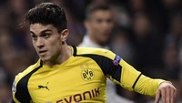 Marc Bartra juga bek hasil binaan La Masia. Meski bisa memenangi banyak trofi di Barca, ia justru dilepas ke Borussia Dortmund dan sempat memenangi gelar DFB Pokal. Kini ia bermain untuk Real Betis. (Foto: AFP/Javier Soriano)